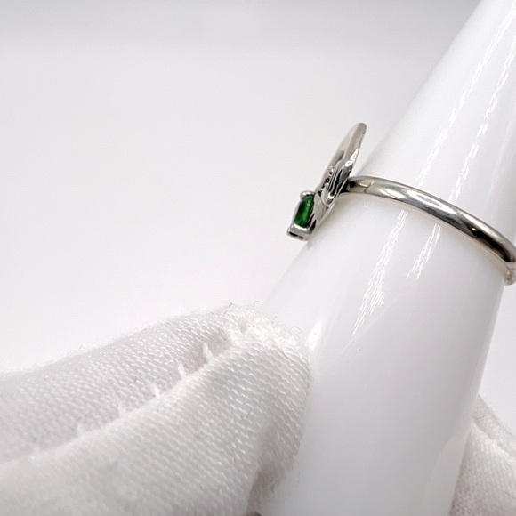 Sale $12 Firm! Sterling Claddagh Ring W/Synthetic Emerald - Picture 6 of 16